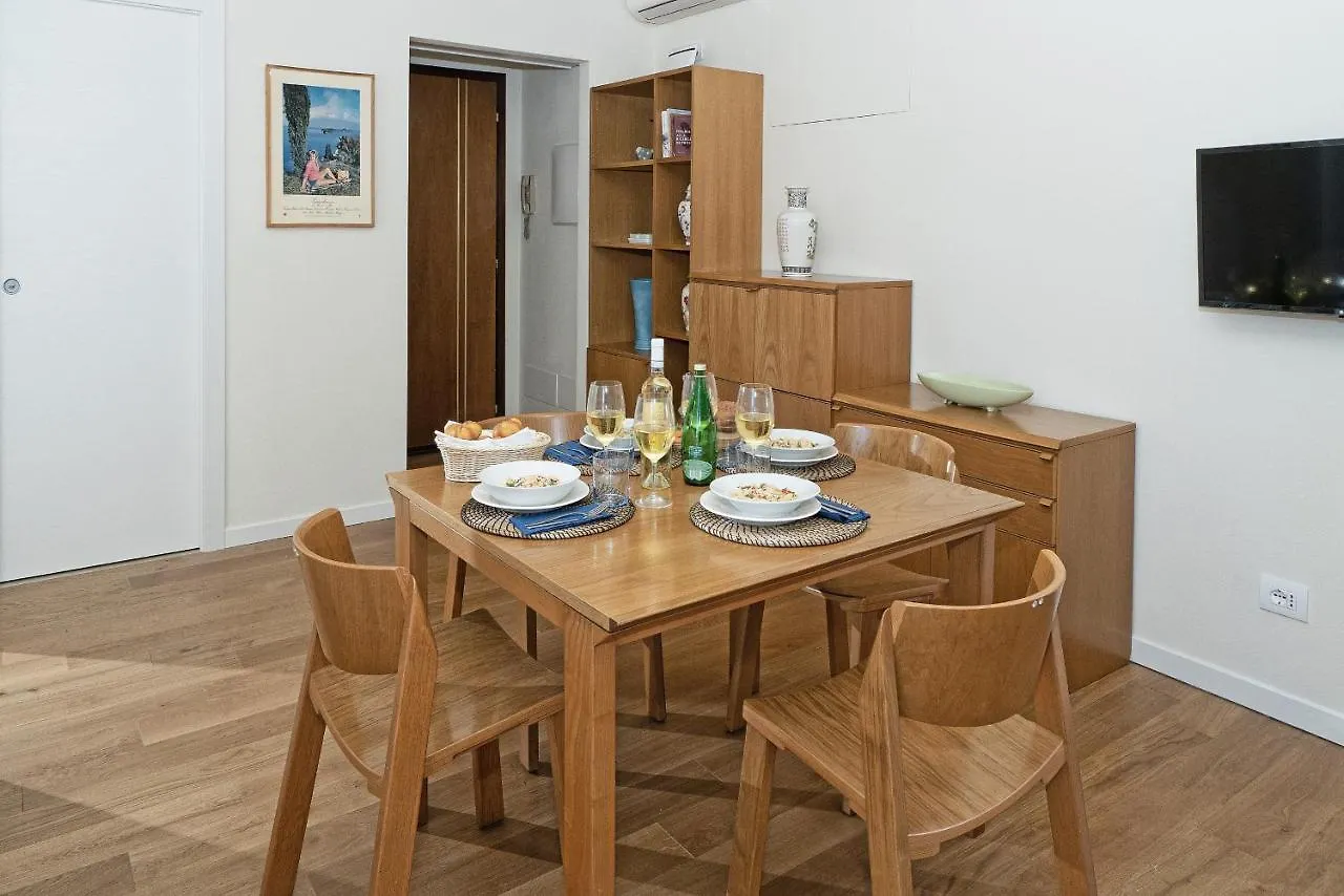 Apartament Borgo Del Grillo P2-9 By Wonderful Italy Sirmione 0*,  Włochy